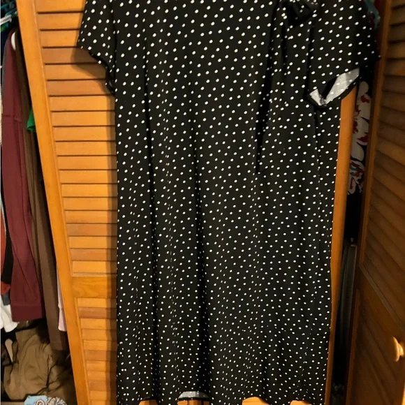 Ann Taylor size 12 classy black dress with white polka dots - Picture 6 of 7